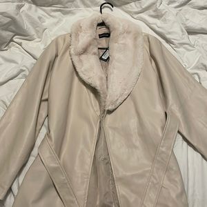 NWT PrettyLittleThing  Cream PU Contrast Faux Fur Belted Short Jacket